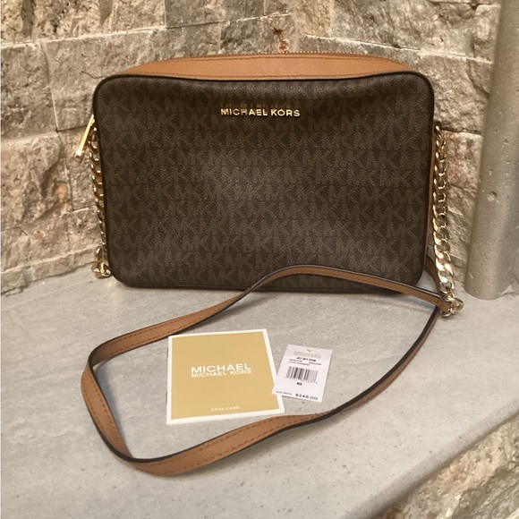Michael Kors Jet Set Crossbody - Picture 1 of 8